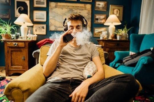 e-cigarettes travel tips and tsa and vapes rules every traveler should know to avoid confiscation