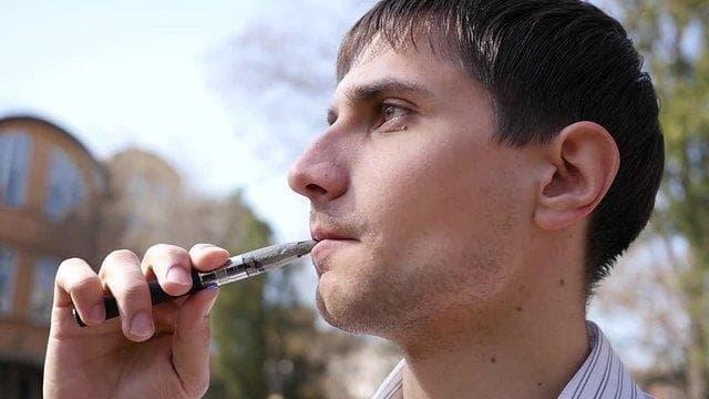 E-Zigarette essentials and cigarette car charger pairings for safer travel